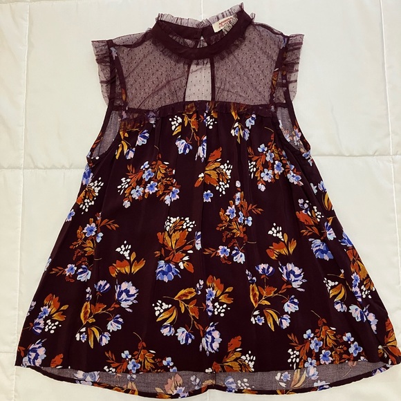 Arizona Jeans top. Size small. Button back closure. Floral burgundy color. - Picture 3 of 5